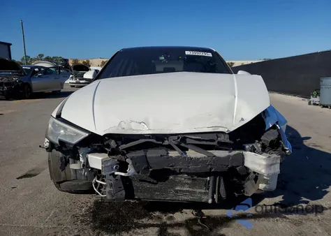 2018 Audi A3 Premium z USA, uszkodzony, nr VIN WAUAUGFF8J1068536